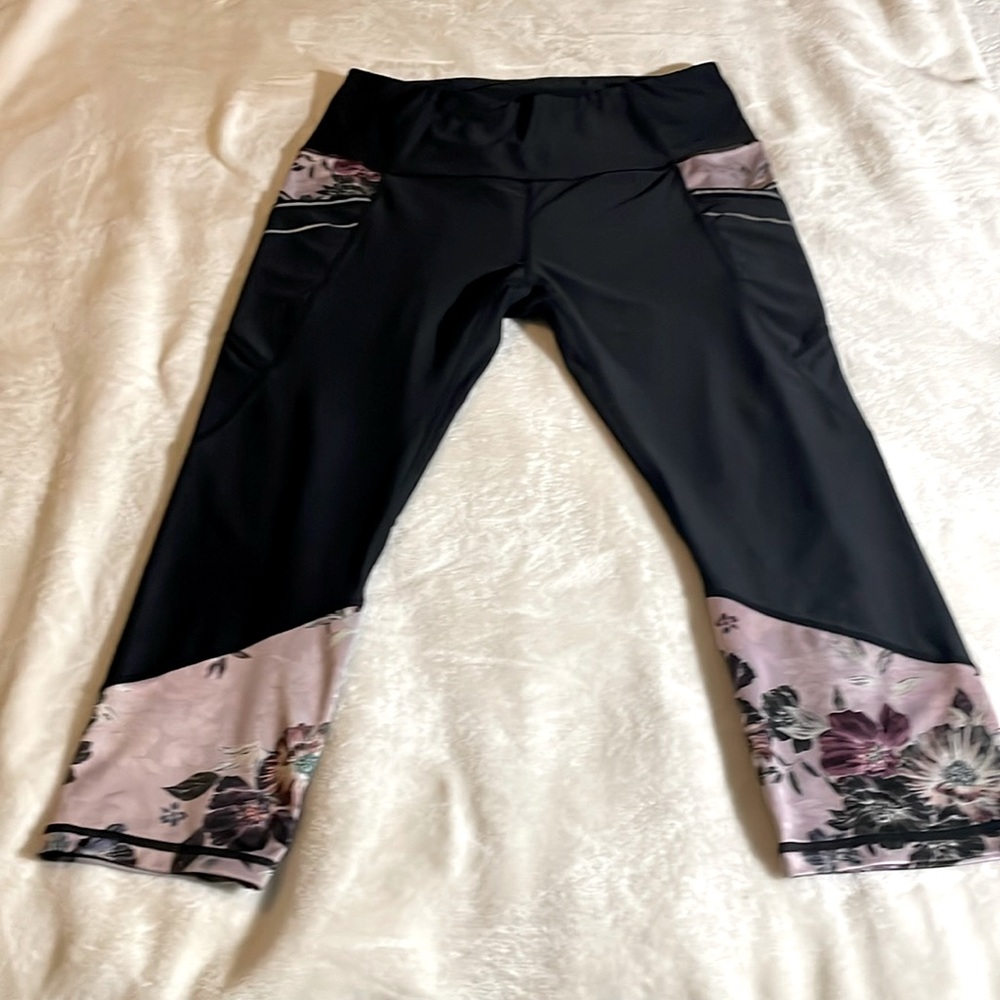 RBX black violet flower 3/4 stretch/ jogging/workout pants size large